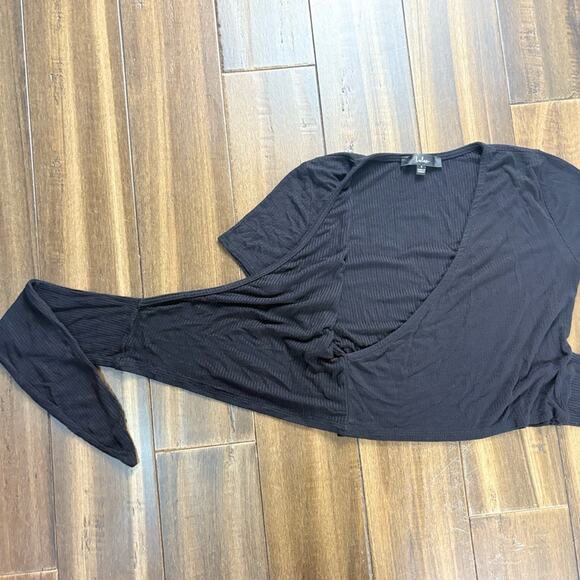 Lulu's Black Wrap Crop Blouse with Tie Front, V Neck, Short Sleeves, Ribbed y2k - Picture 4 of 10